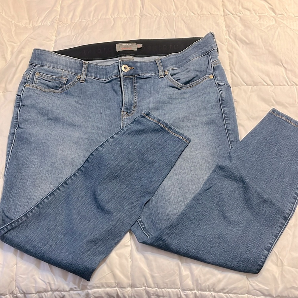 Torrid 20s jeans Bombshell Skinny size 20 Short